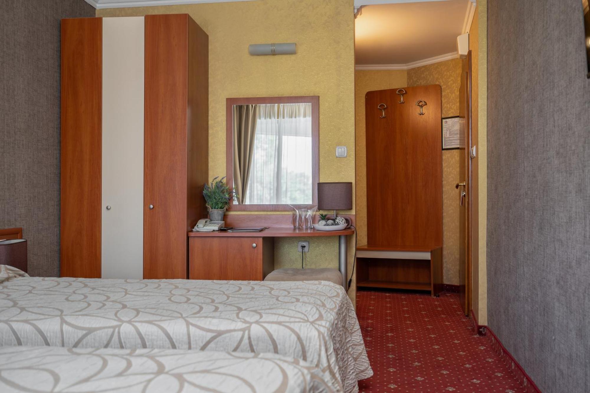 Hotel Hissar 4*