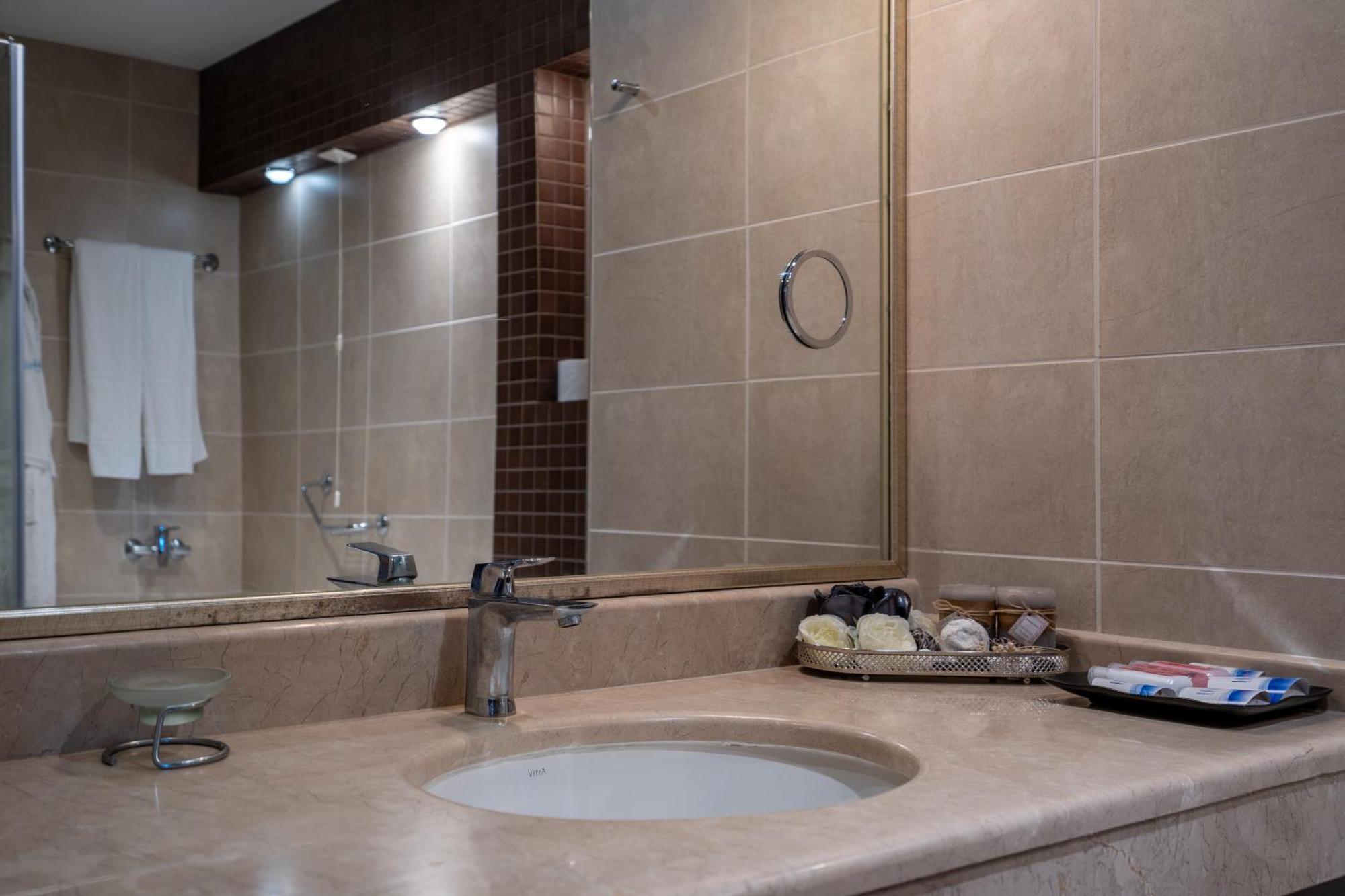 Hissar Hotel Chisaria